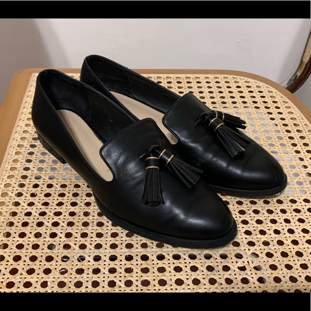 Zara women’s tasseled black leather loafers